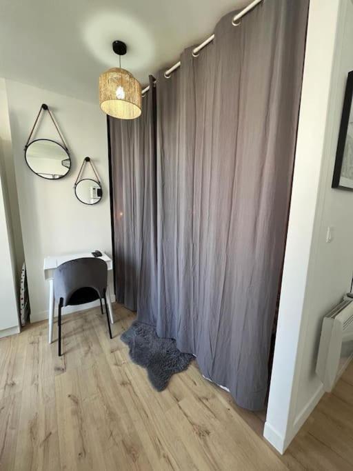 Studio A Deux Pas De Paris Levallois-Perret Exterior foto